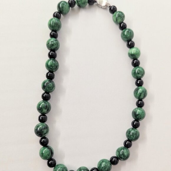 VTG Green Malachite Stone Graduated Beaded Necklace - Picture 1 of 3